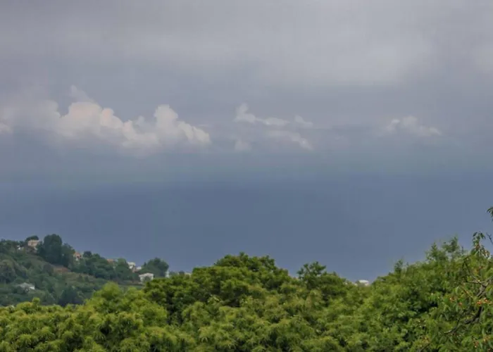 Calliope's Stone Manor Holiday home