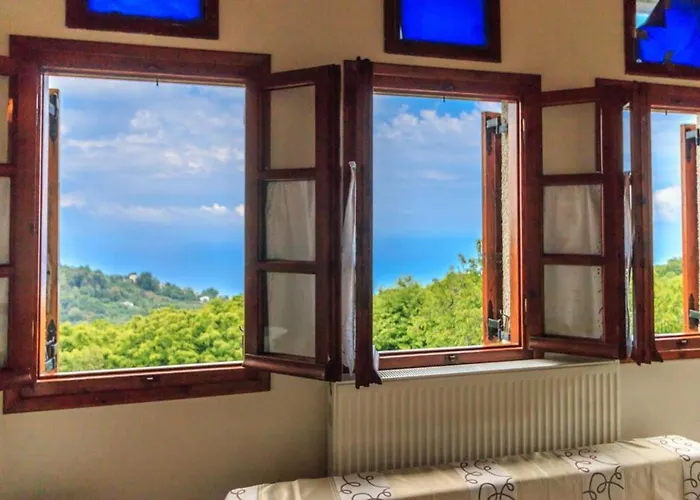 Calliope's Stone Manor Holiday home