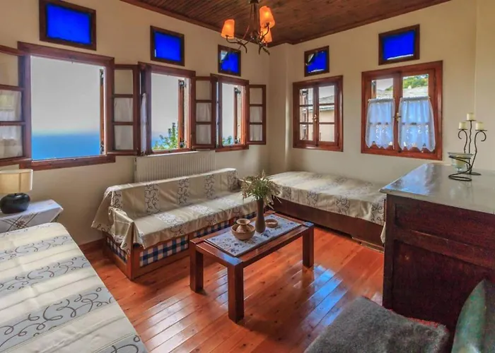 Holiday home Calliope's Stone Manor